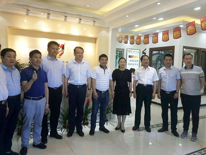 熱烈歡迎中共山東省臨朐縣領導蒞臨維盾總部參觀指導 熱烈歡迎中共山東省臨朐縣領導蒞臨維盾總部參觀指導